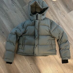 Aritzia super puff shorty green/Gray  Jacket